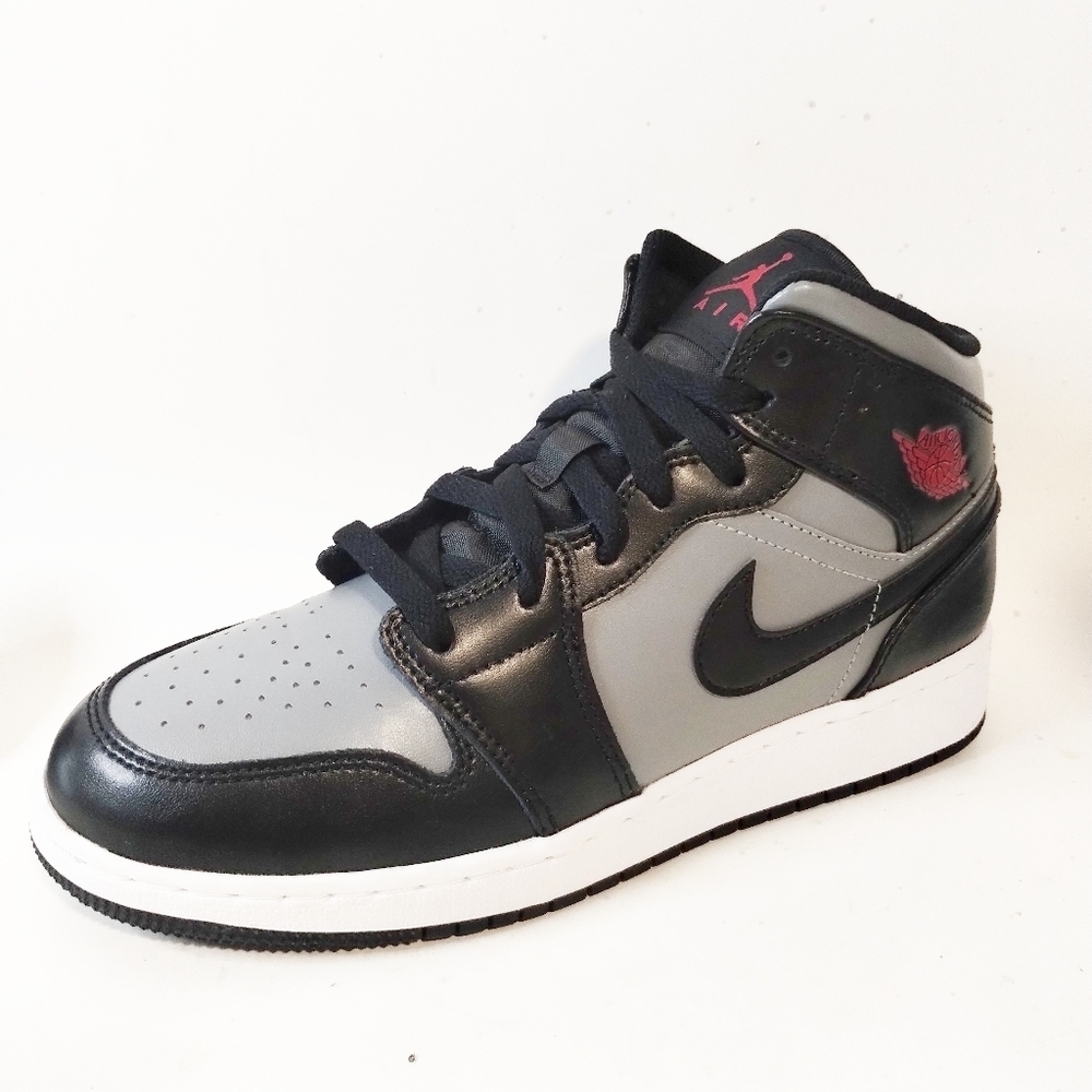 Nike Air Jordan 1 MID GRADE SCHOOL 6.5Y Like New